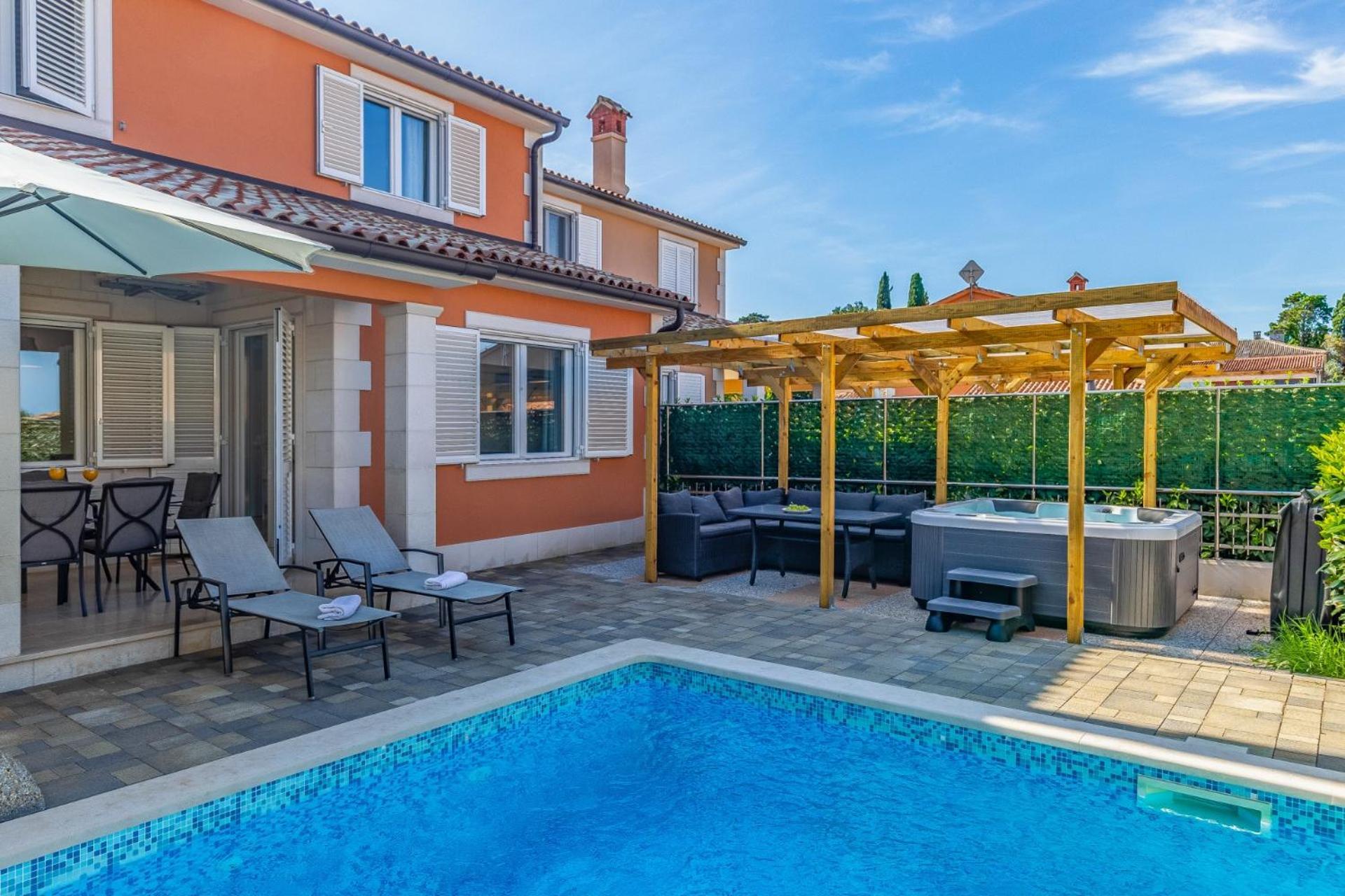 Villas Lotus With Pool And Jacuzzi プーラ エクステリア 写真