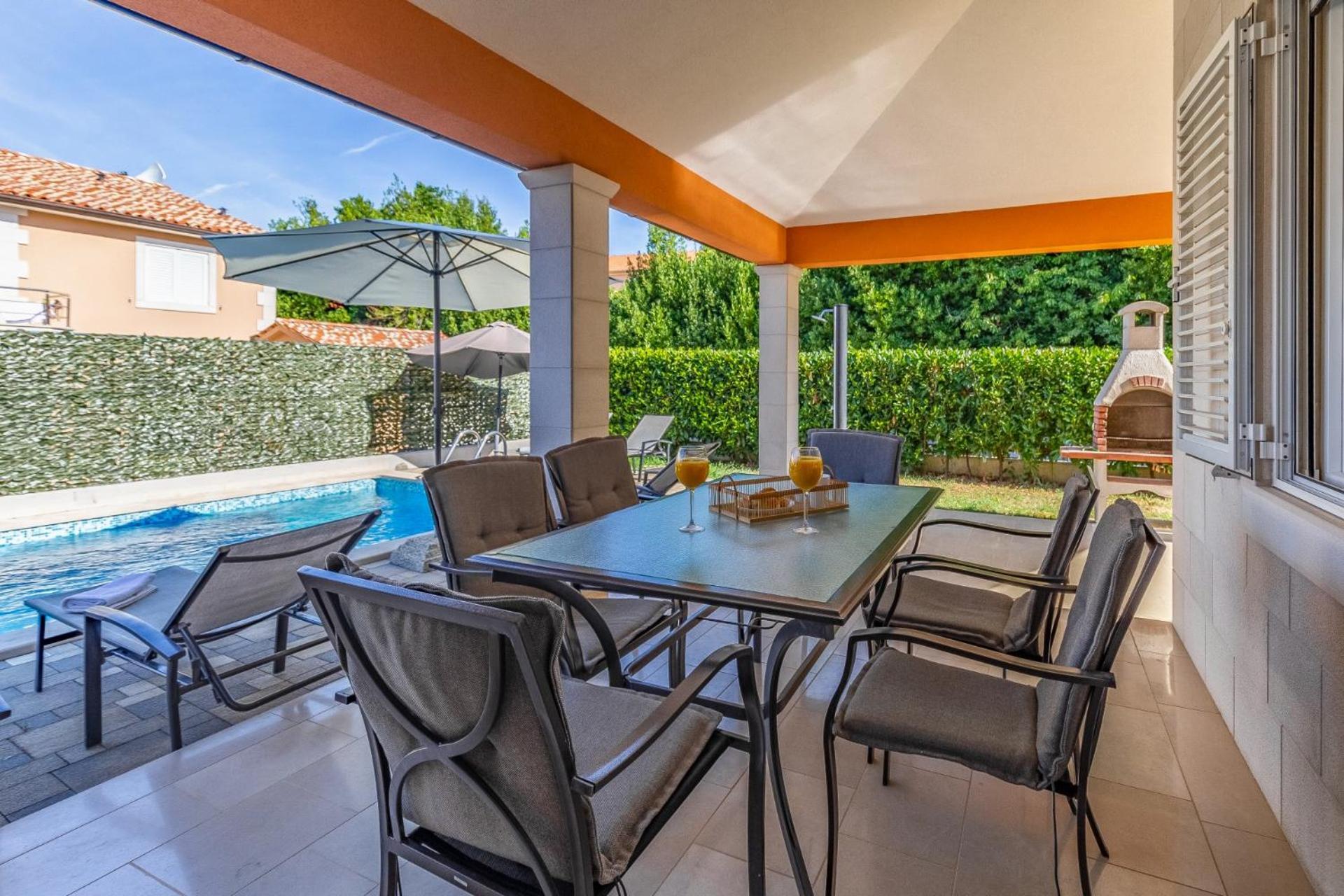 Villas Lotus With Pool And Jacuzzi プーラ エクステリア 写真