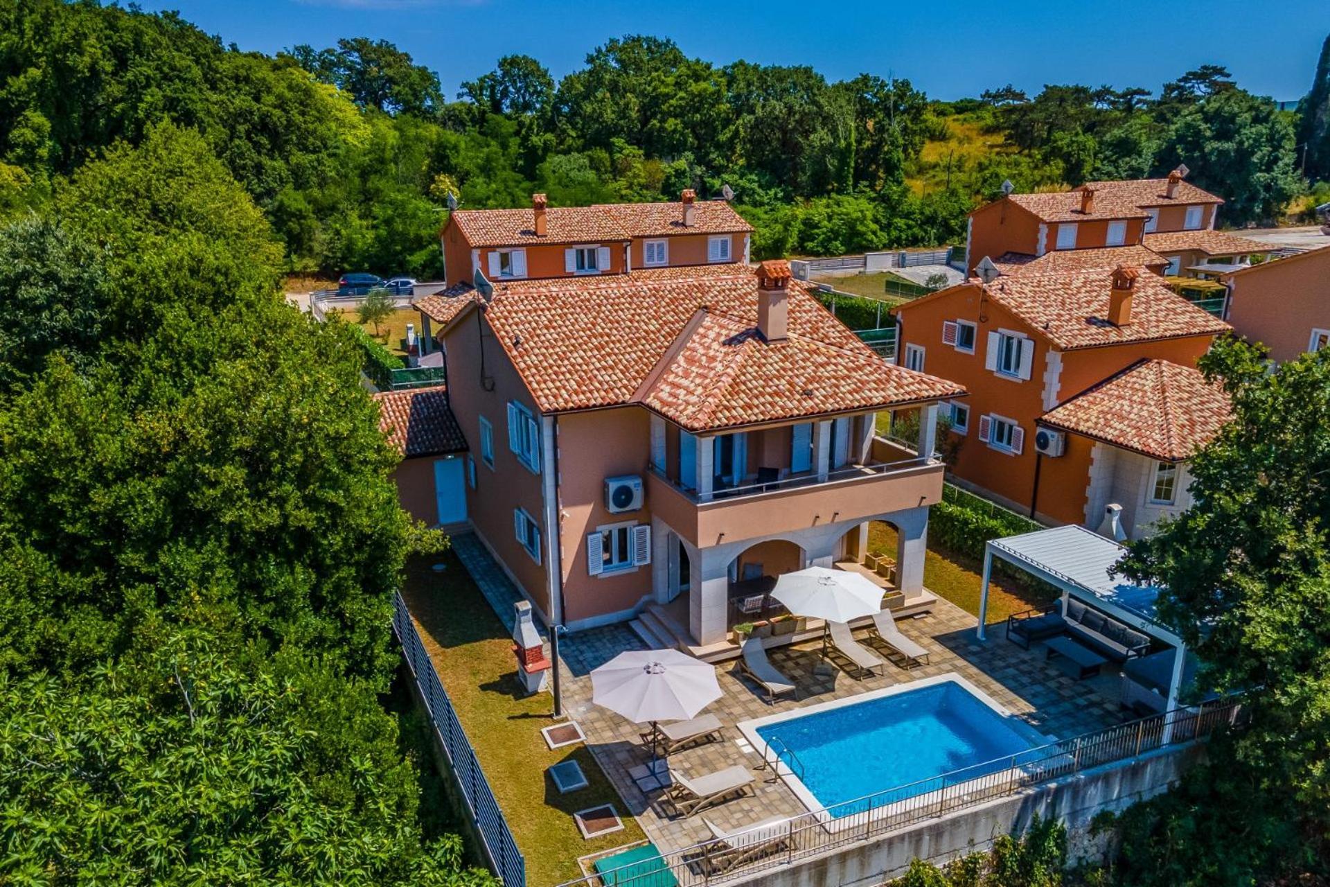 Villas Lotus With Pool And Jacuzzi プーラ エクステリア 写真