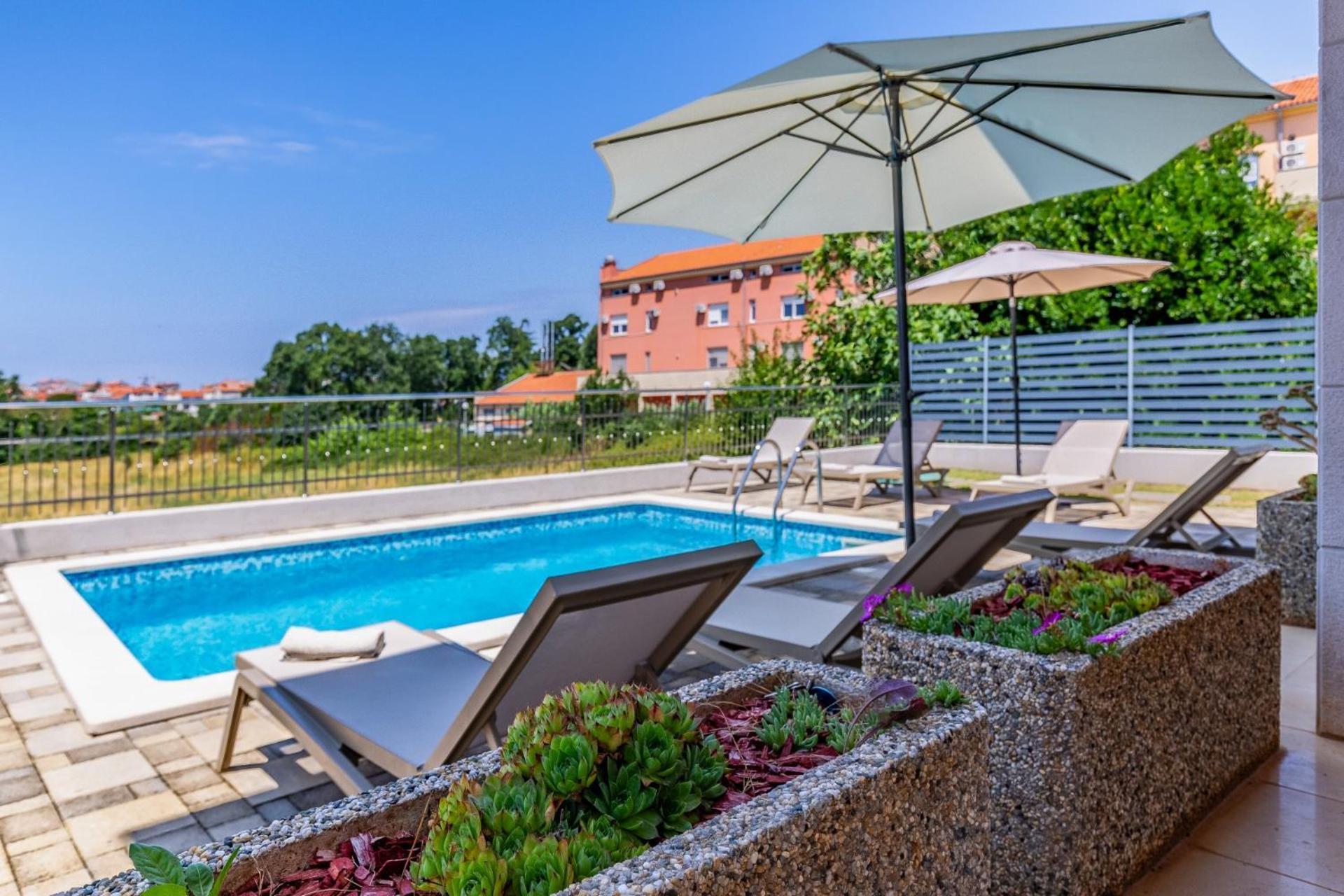 Villas Lotus With Pool And Jacuzzi プーラ エクステリア 写真