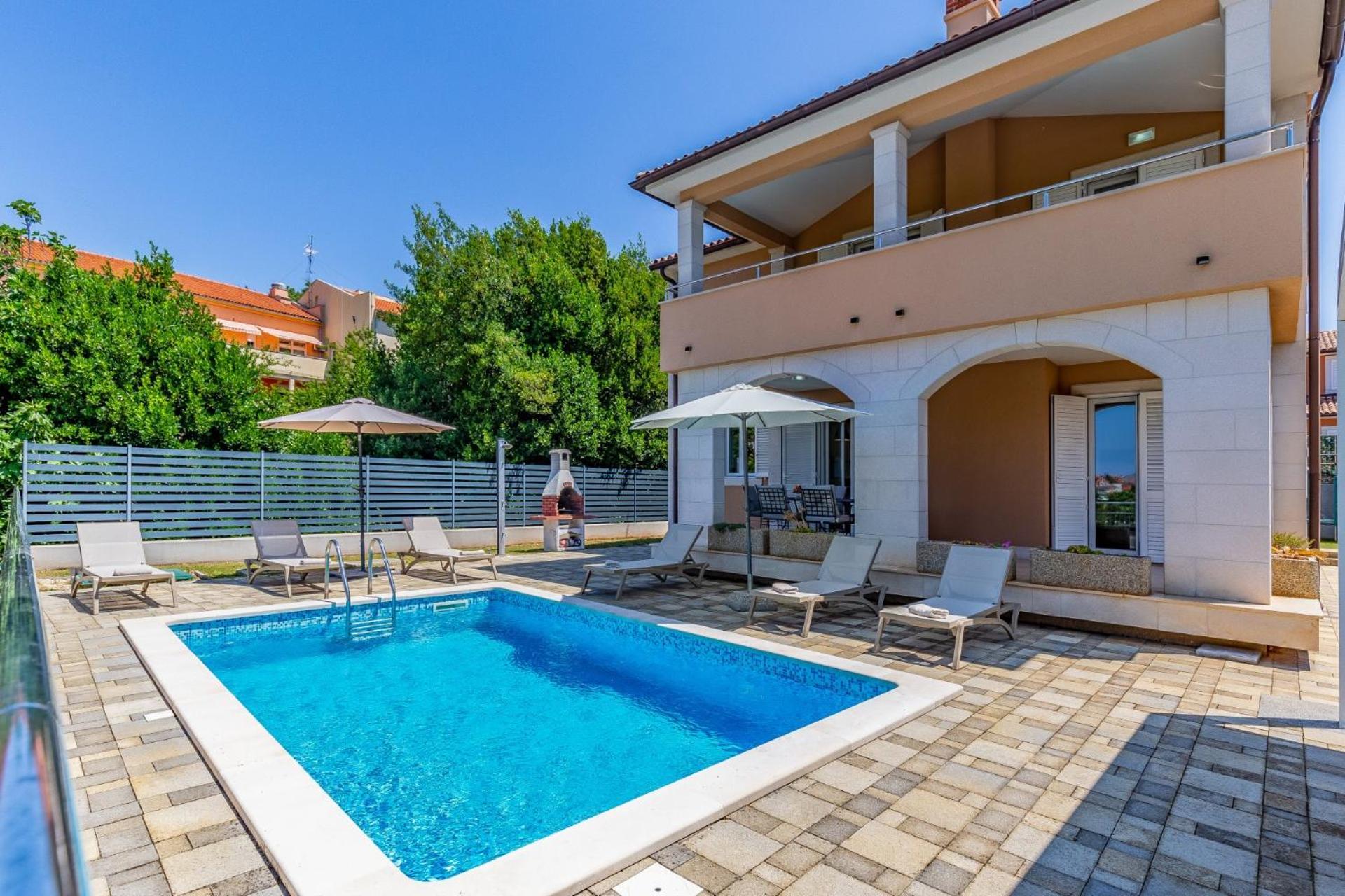 Villas Lotus With Pool And Jacuzzi プーラ エクステリア 写真