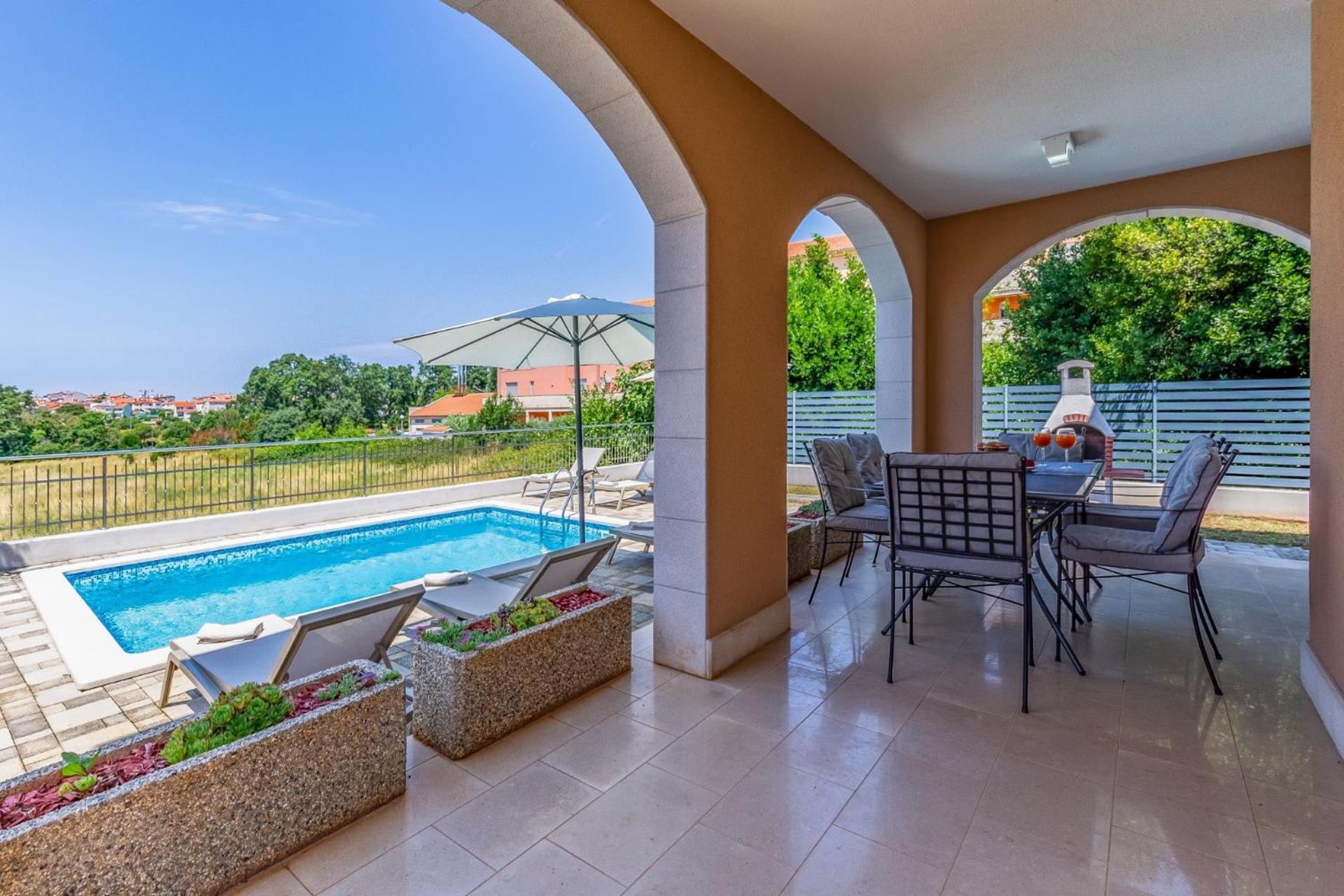 Villas Lotus With Pool And Jacuzzi プーラ エクステリア 写真