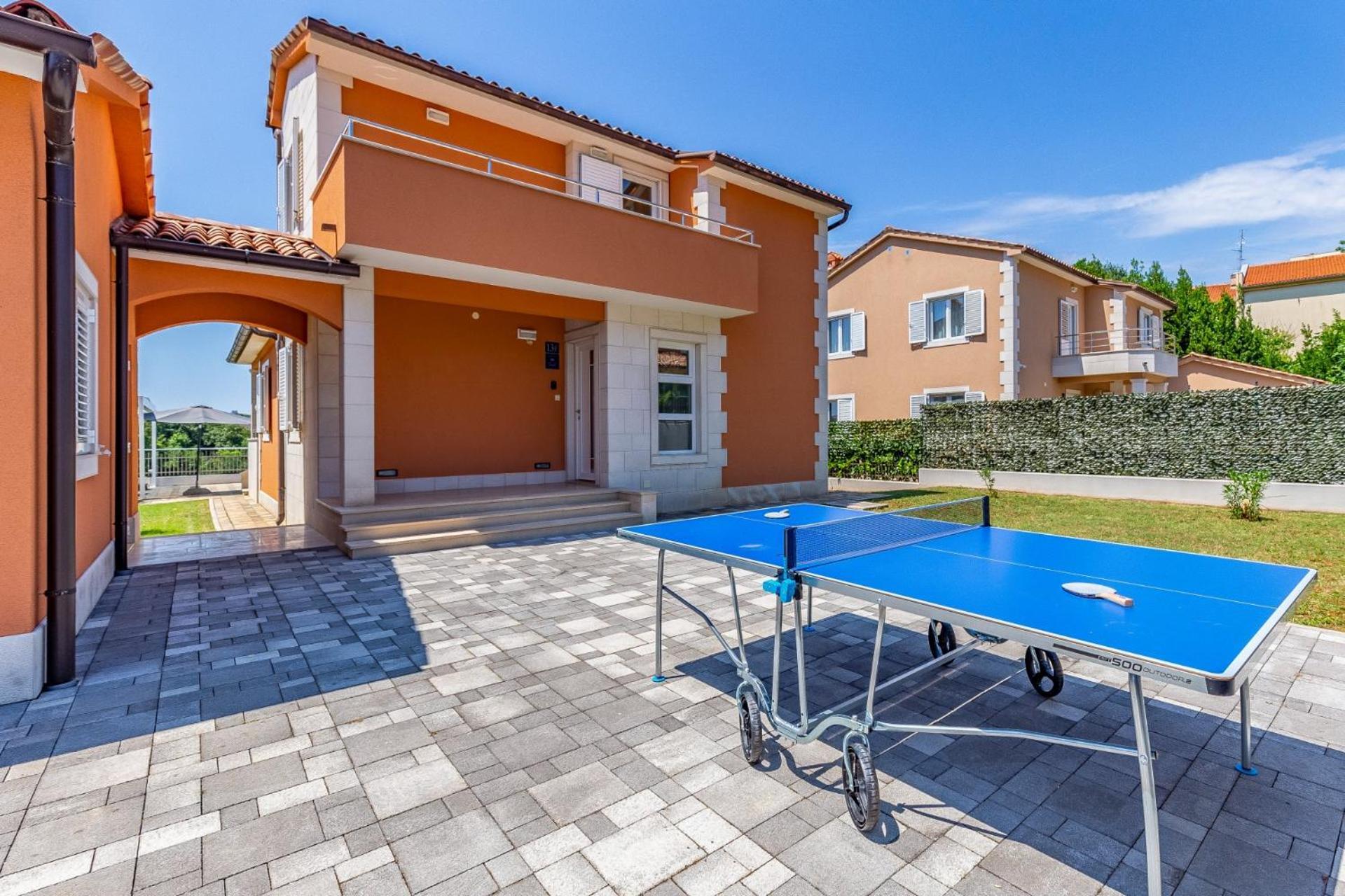 Villas Lotus With Pool And Jacuzzi プーラ エクステリア 写真