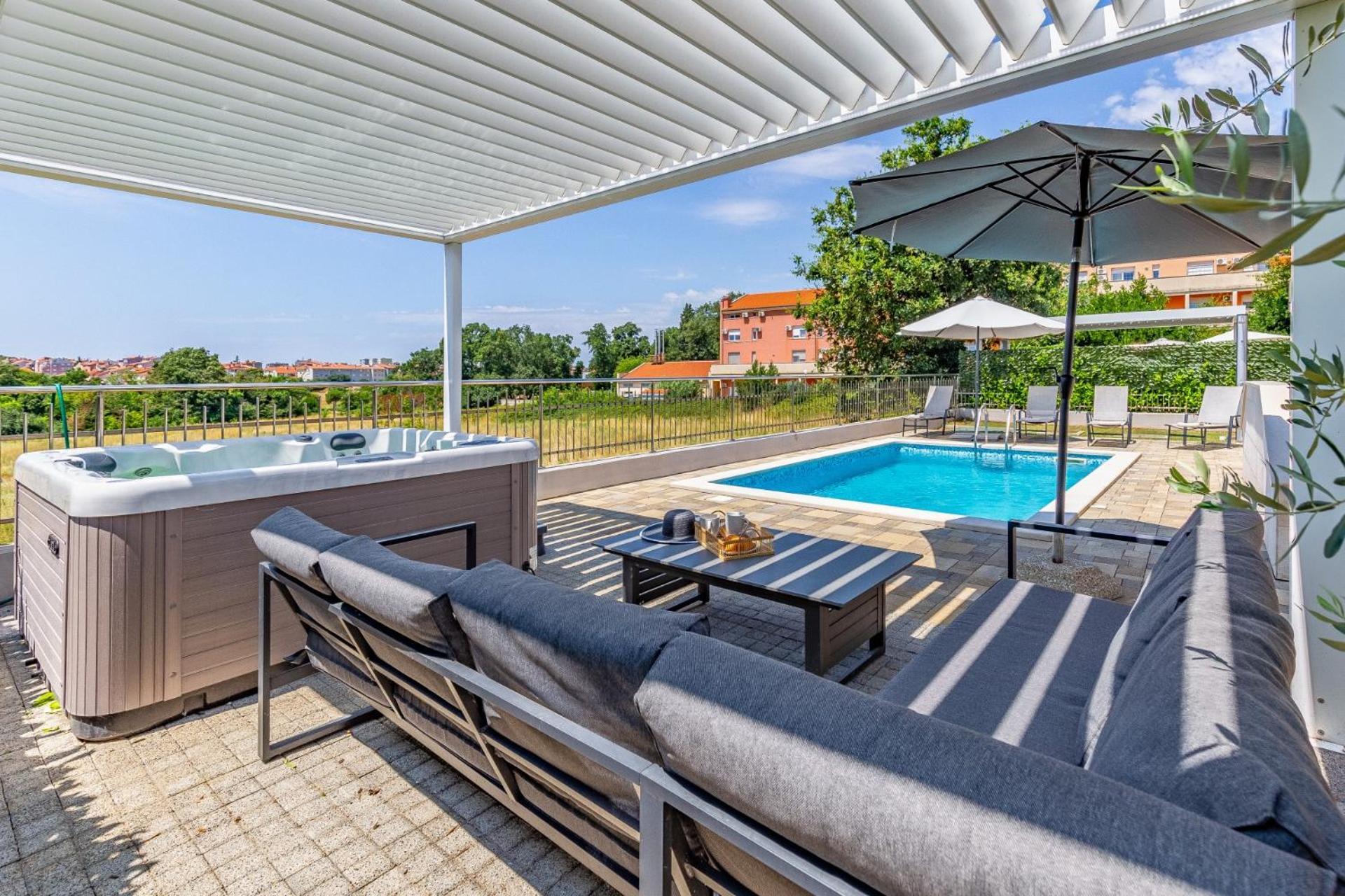Villas Lotus With Pool And Jacuzzi プーラ エクステリア 写真