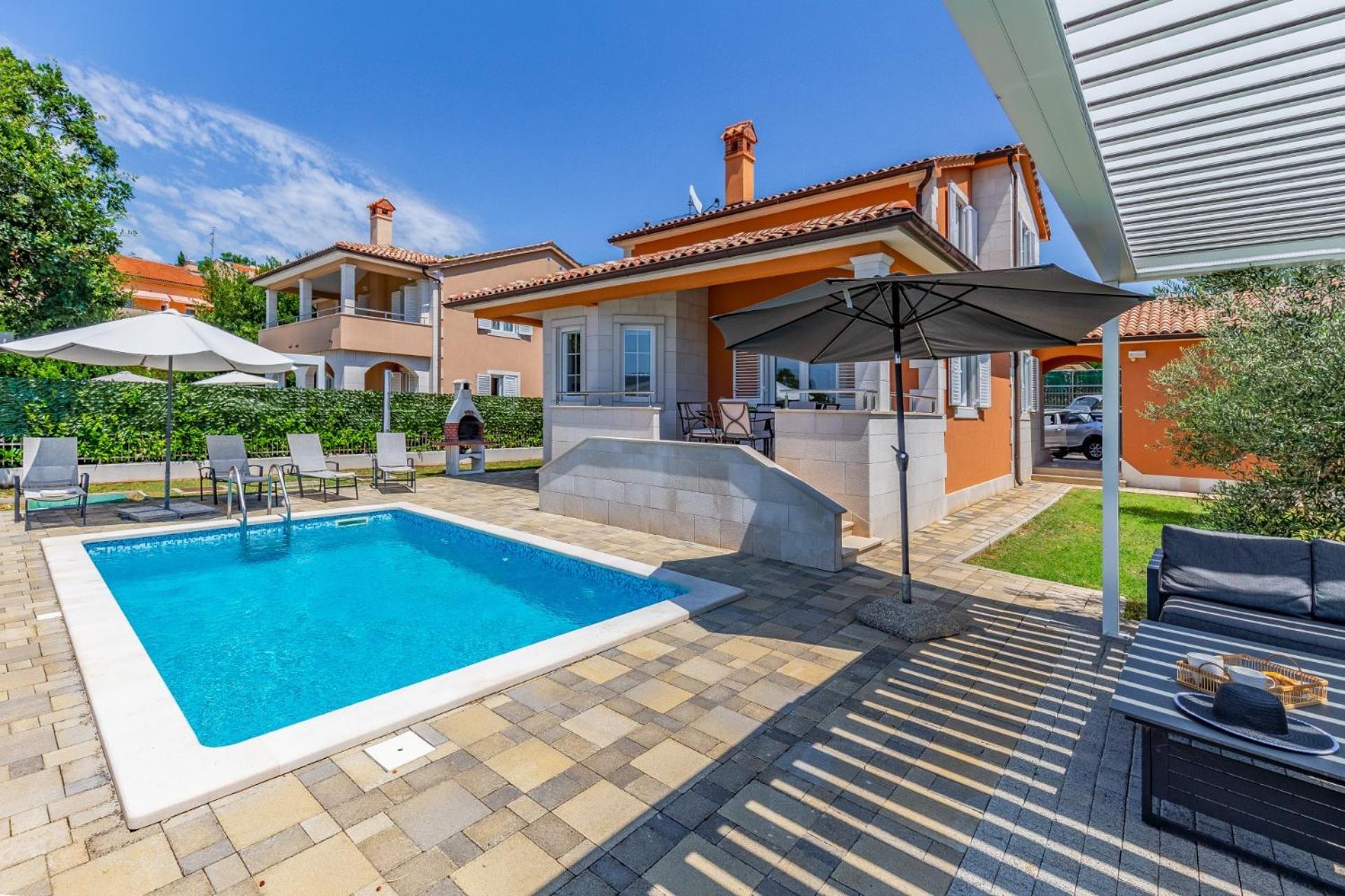 Villas Lotus With Pool And Jacuzzi プーラ エクステリア 写真